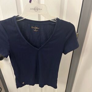 NWOT LILLY PULITZER v neck short sleeve tee.